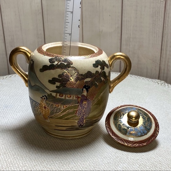 Antique Satsuma from Japan Meiji research: Vatican.com or eBay for more … - Picture 12 of 16